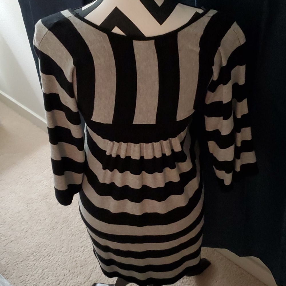 Dress - Picture 2 of 10